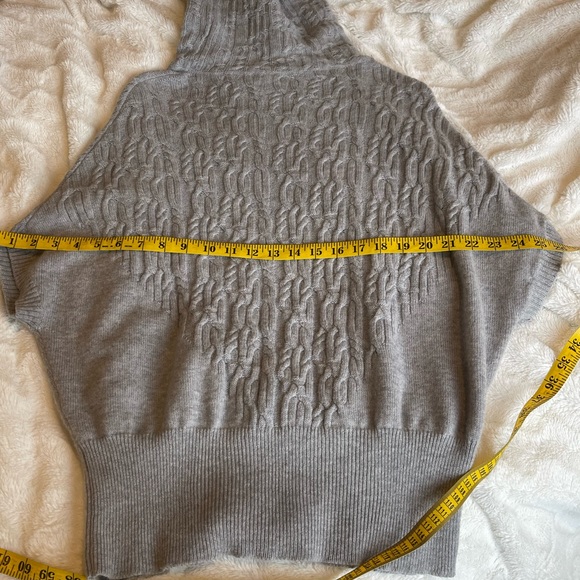 Guido Lombardi, cropped Sweater, gray. EUC - Picture 6 of 9
